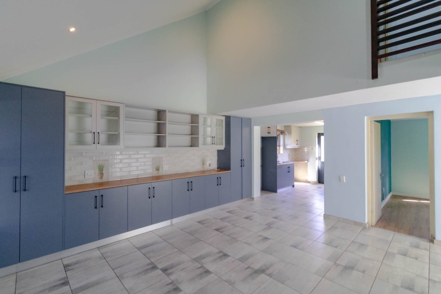 4 Bedroom Property for Sale in Sandbaai Western Cape